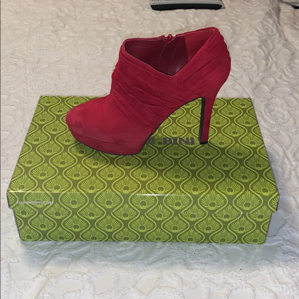 Red HOT Gianni Bini Heels